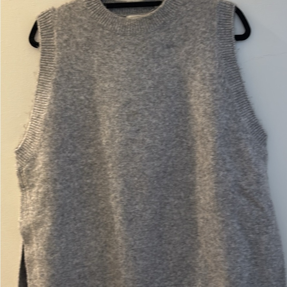 H&M Women's Gray Crewneck Sweater Vest